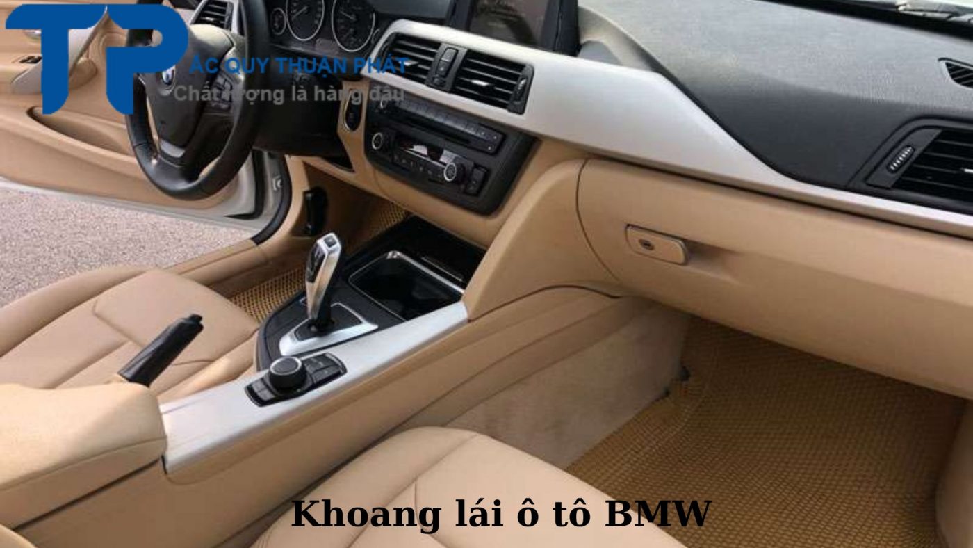 Khoang lái ô tô BMW 328i