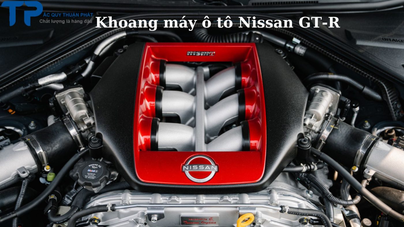 Khoang máy ô tô Nissan GT-R