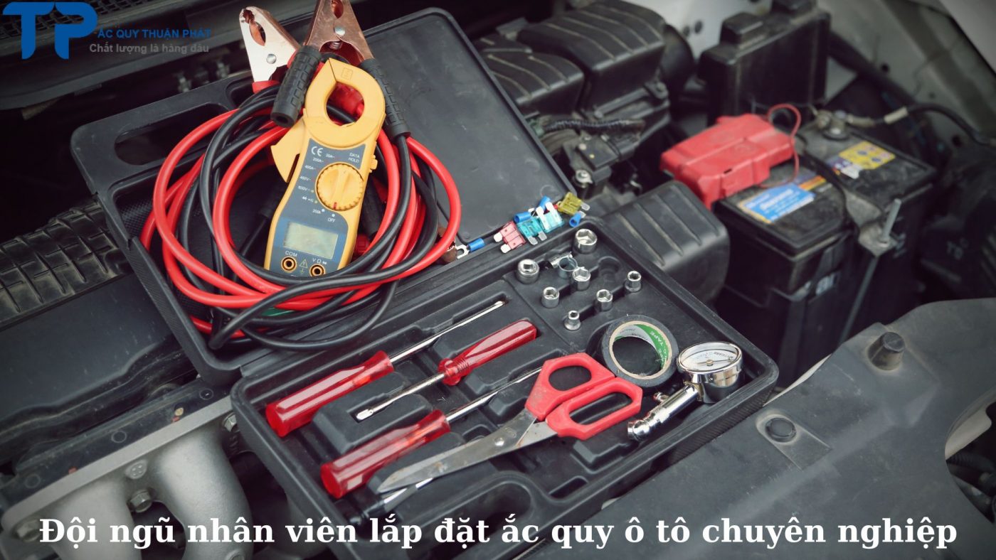 Đội ngũ nhân viên lắp đặt ắc quy ô tô chuyên nghiệp