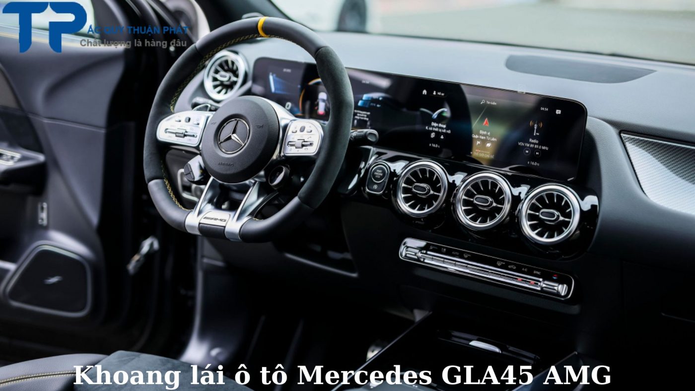 Khoang lái ô tô Mercedes GLA45 AGM