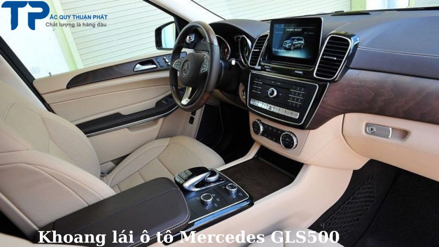 Khoang lái ô tô Mercedes GTS500