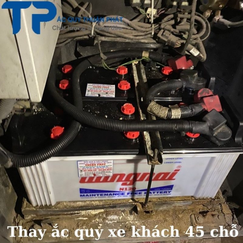 Thay ắc quy xe khách 45 chỗ tại Thủ Đức