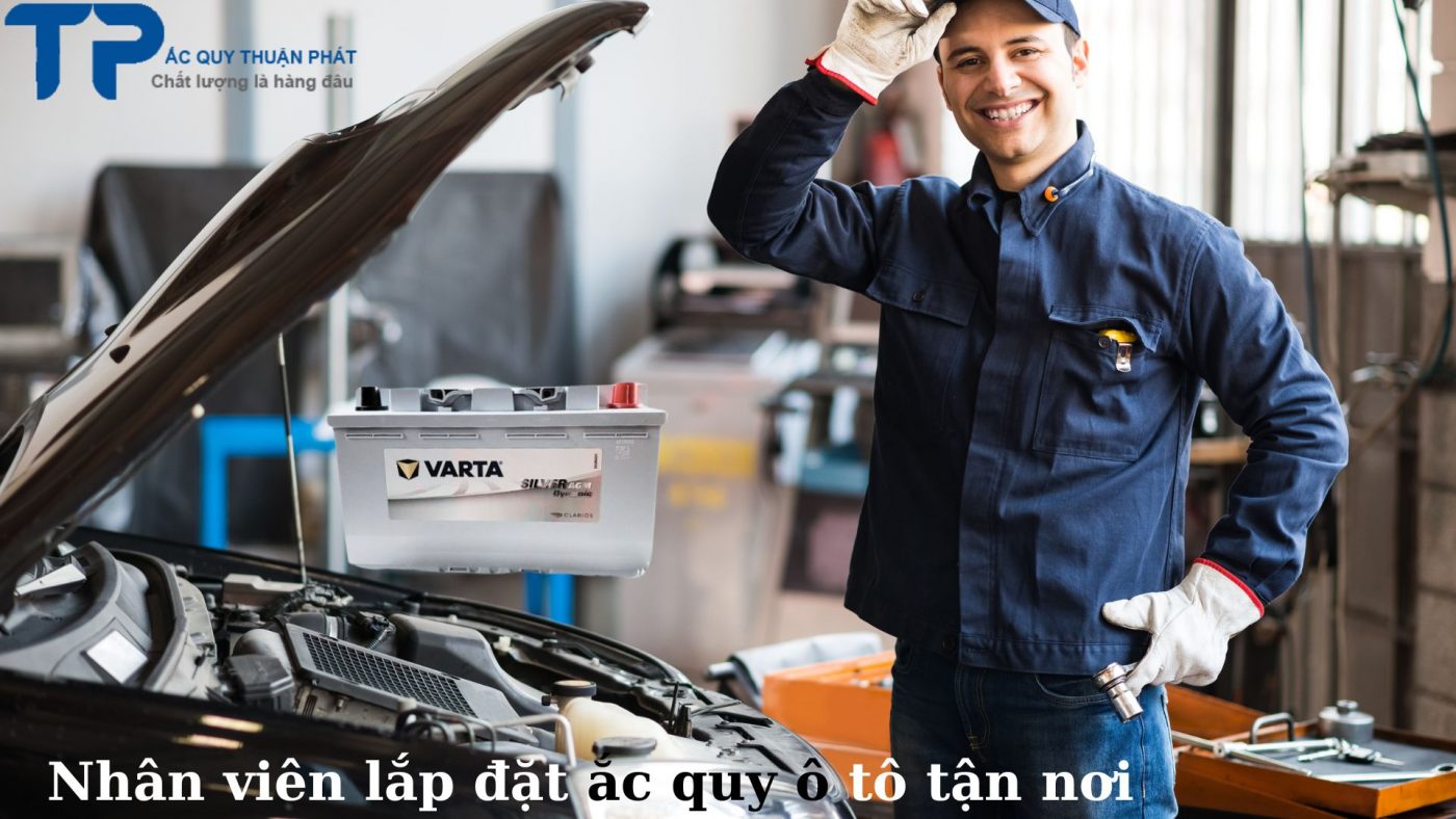 Nhân viên lắp đặt ắc quy ô tô tận nơi