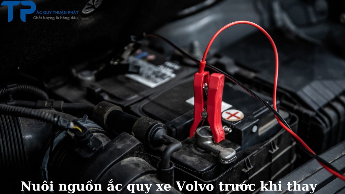 Nuôi nguồn ắc quy xe Volvo trước khi thay