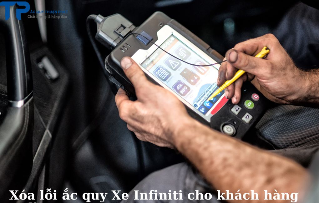 Xóa lỗi ắc quy xe Infiniti cho khách hàng