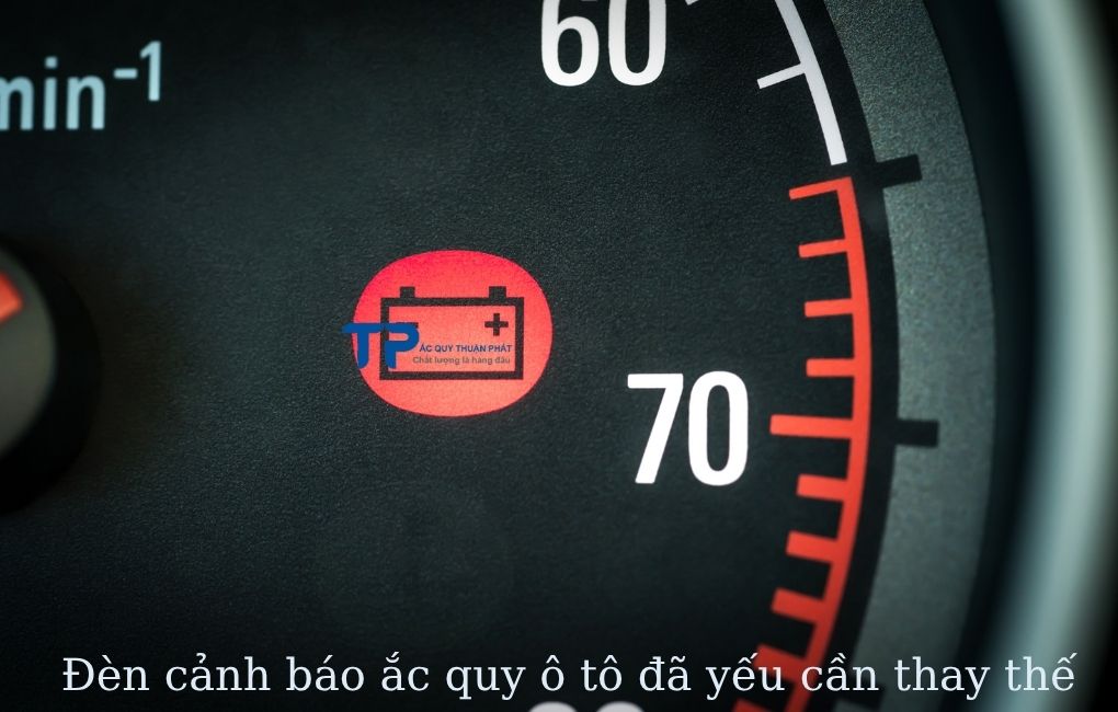 Đèn cảnh báo ắc quy ô tô đã yếu cần thay thế