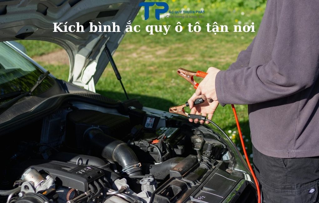 Kích bình ắc quy ô tô tận nơi