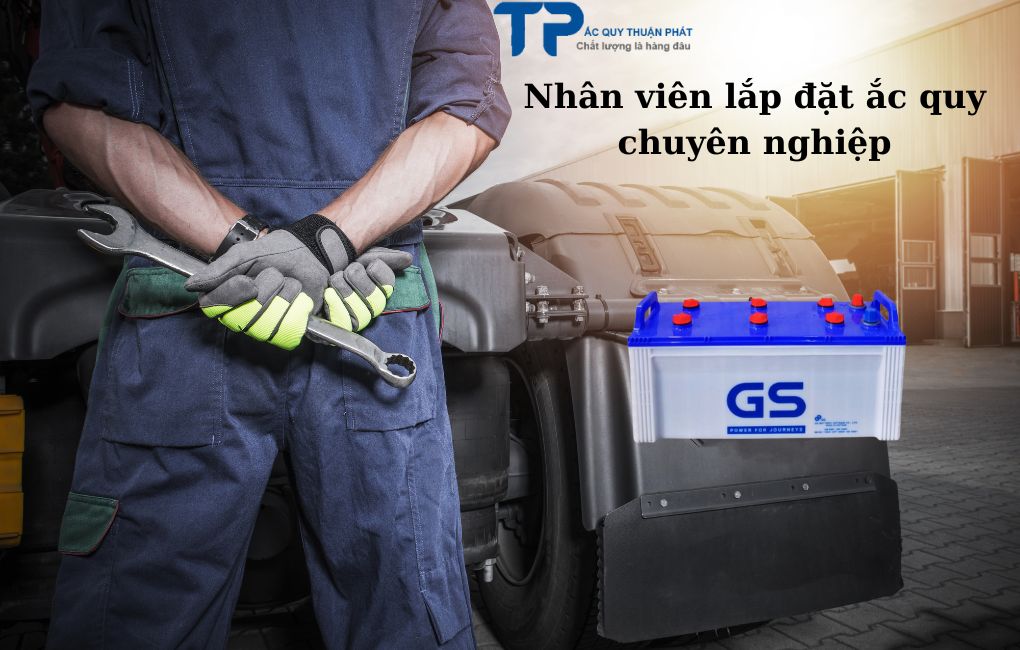 Nhân viên lắp đặt ắc quy chuyên nghiệp