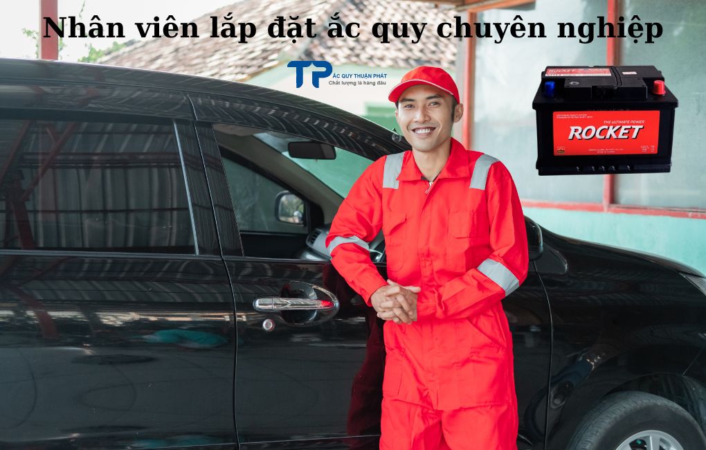 Nhân viên lắp đặt ắc quy chuyên nghiệp