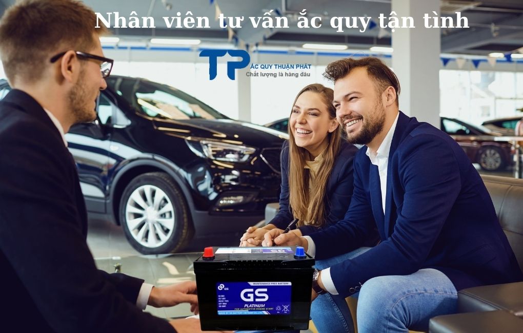 Nhân viên tư vấn ắc quy tận tình