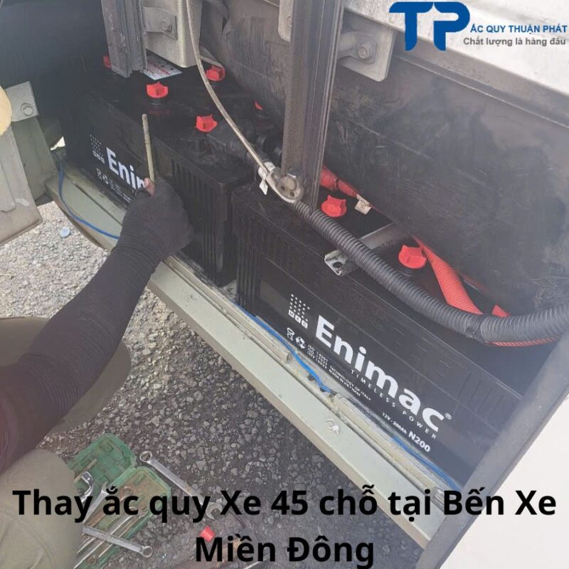 Thay ắc quy xe 45 chỗ tận nơi giá tốt